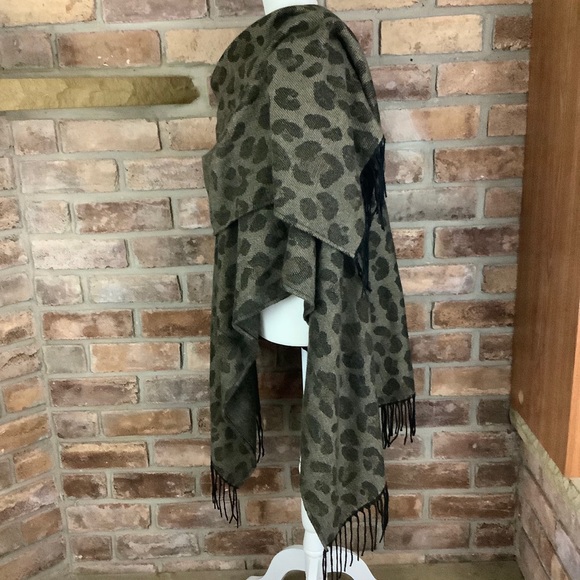 WOOLRICH Animal Print Blanket Shawl SZ-One Size - Picture 3 of 7